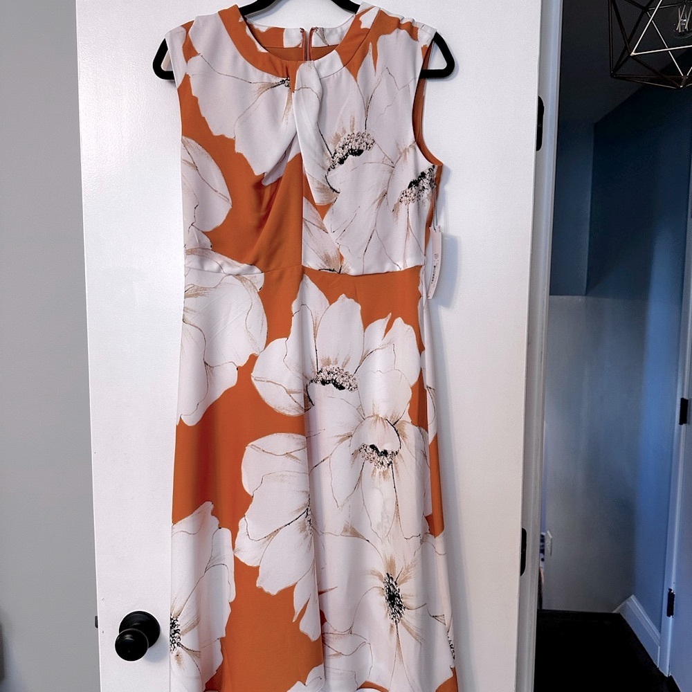 Flowered dress. Size 8